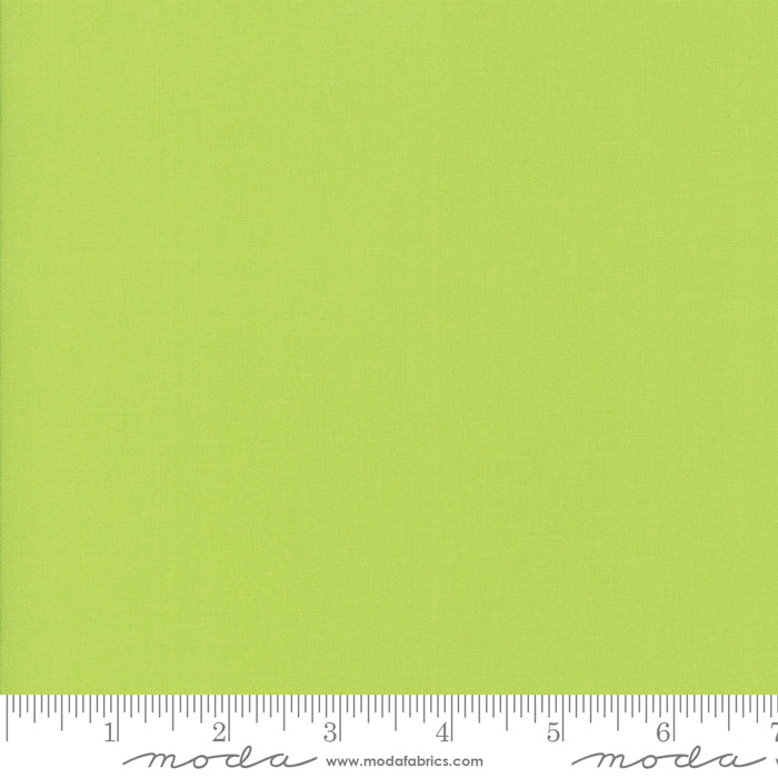 9900 173 Bella Solids Summer House Lime Fat Quarter