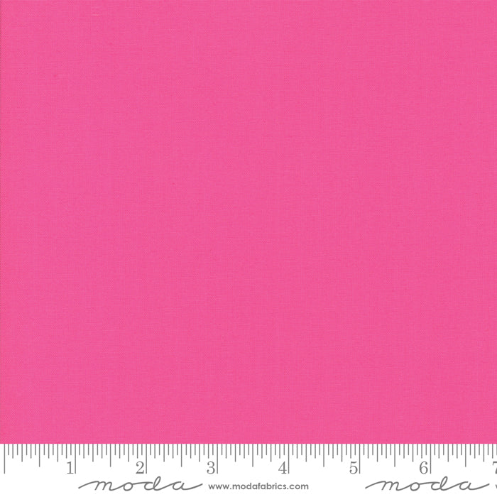 9900 190 Bella Solids Fuchsia Fat Quarter
